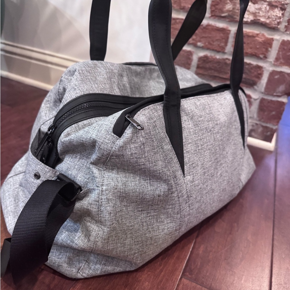 Lululemon ‘Out of Range’ Duffel Bag - Picture 4 of 4